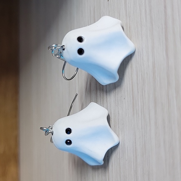 Ear Envy Jewelry - Cute Ghost Earrings